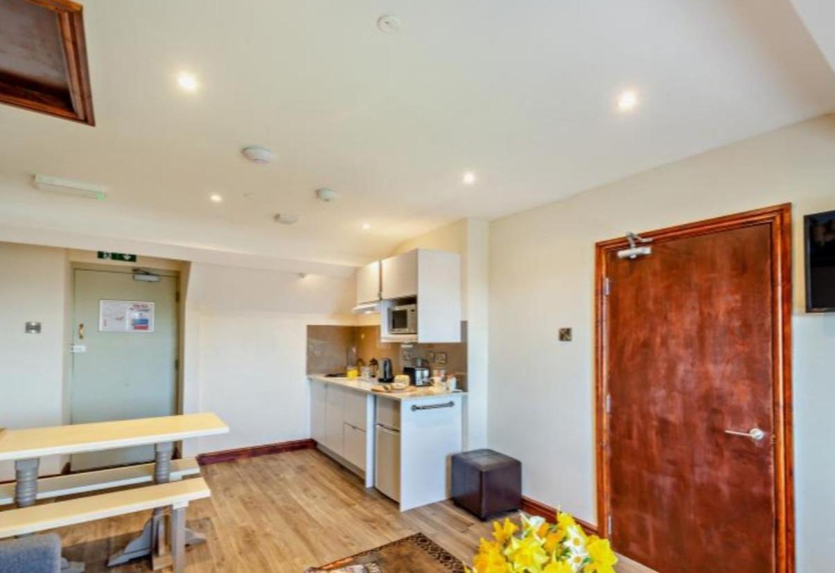 Lion Hotel & Studio Apartments Criccieth Εξωτερικό φωτογραφία