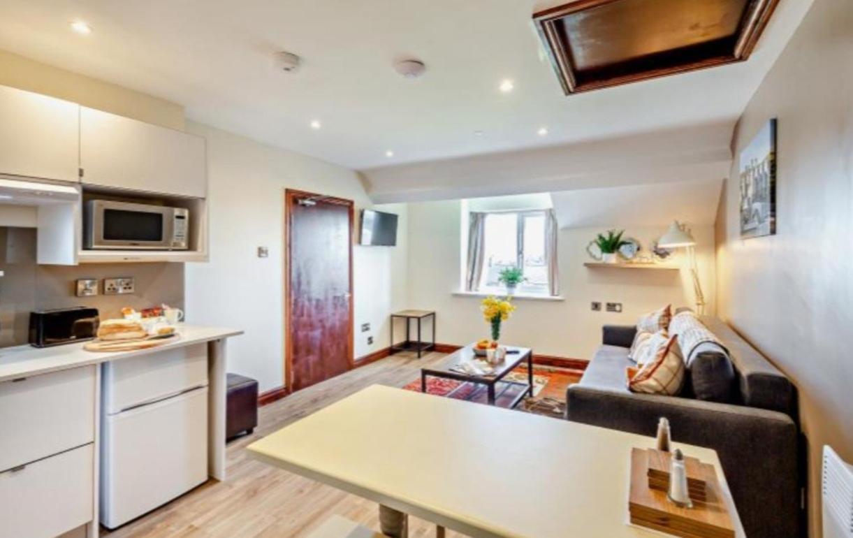Lion Hotel & Studio Apartments Criccieth Εξωτερικό φωτογραφία