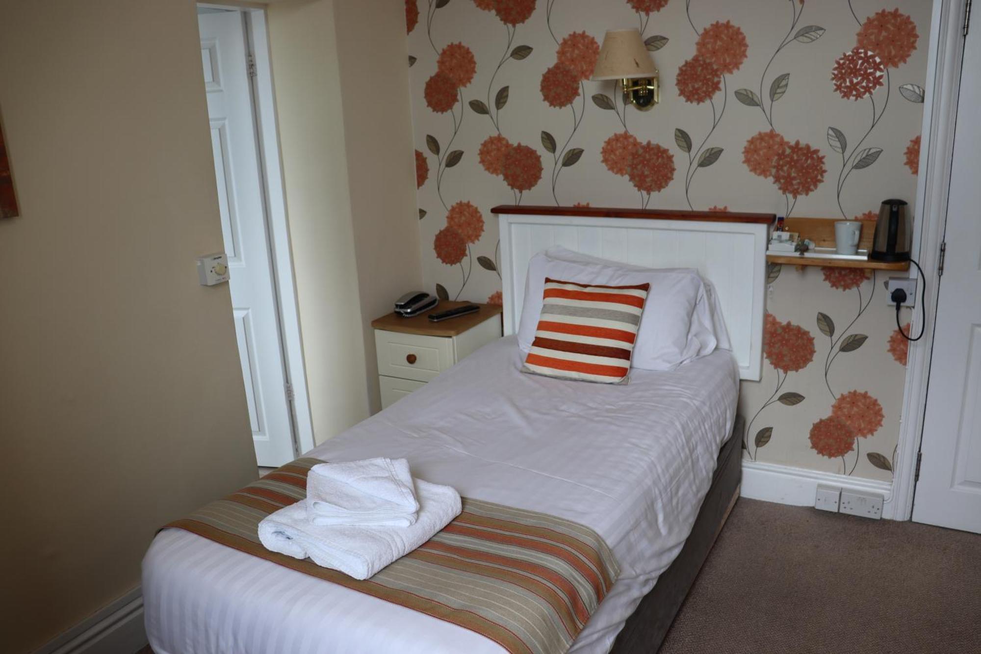 Lion Hotel & Studio Apartments Criccieth Εξωτερικό φωτογραφία