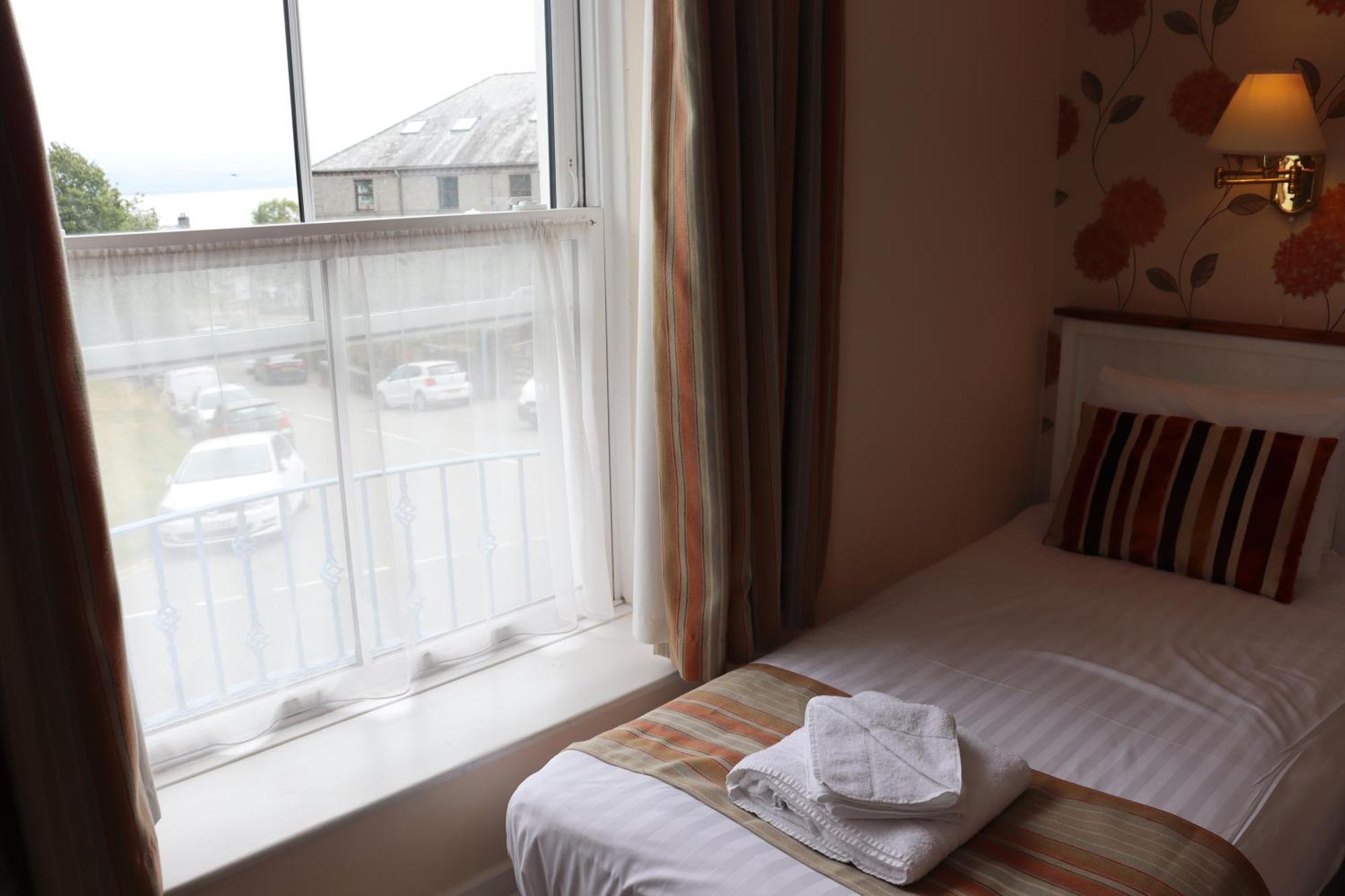Lion Hotel & Studio Apartments Criccieth Εξωτερικό φωτογραφία