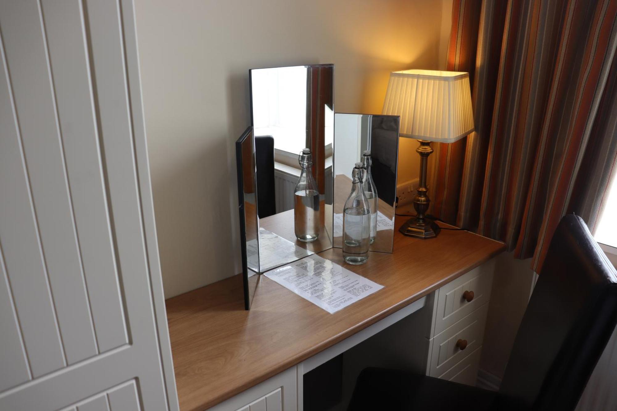 Lion Hotel & Studio Apartments Criccieth Εξωτερικό φωτογραφία