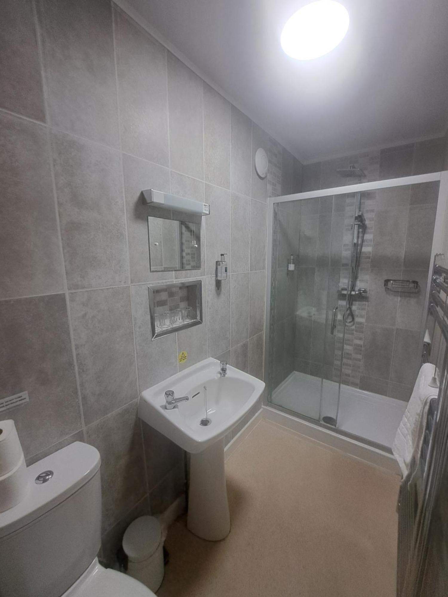 Lion Hotel & Studio Apartments Criccieth Εξωτερικό φωτογραφία
