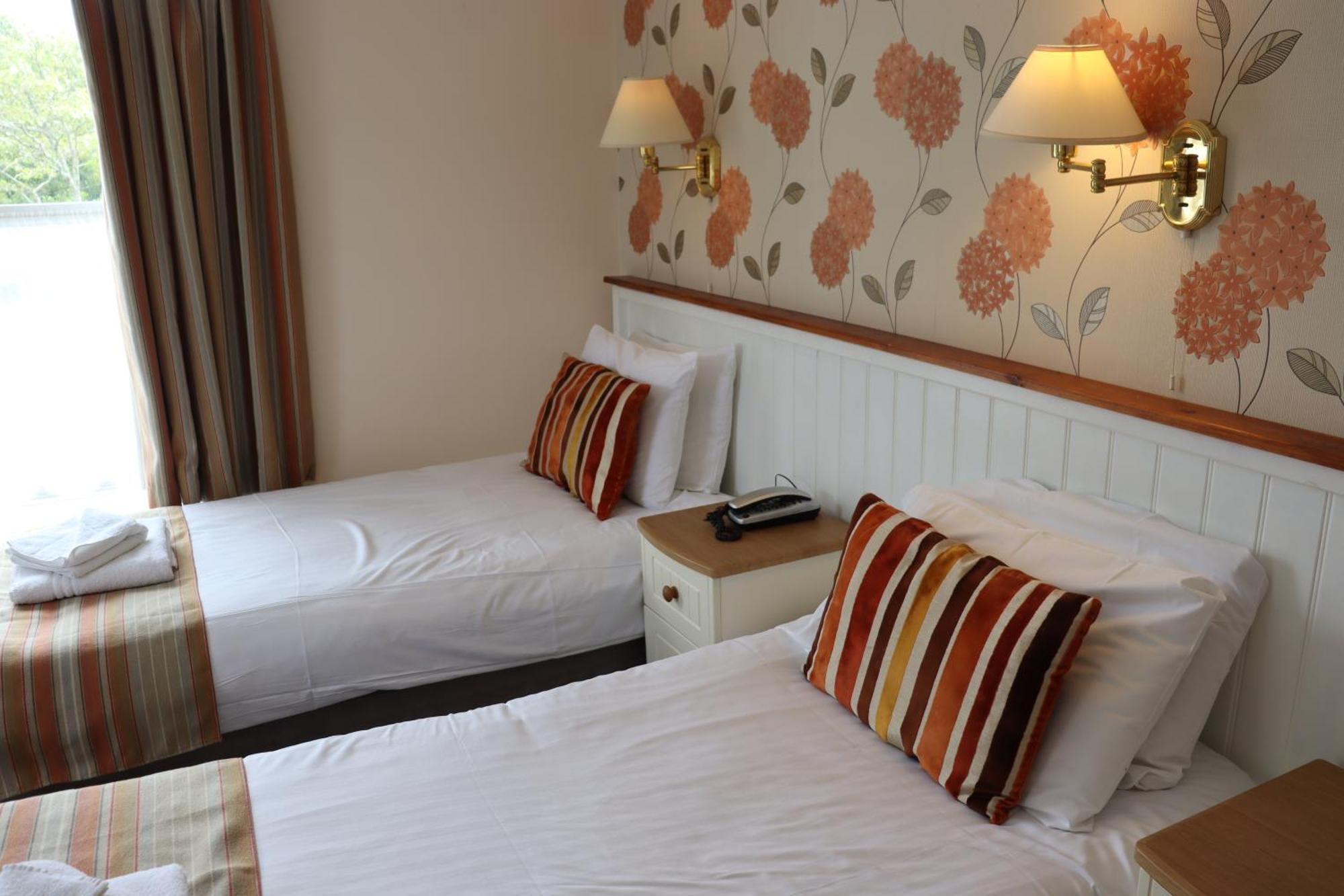Lion Hotel & Studio Apartments Criccieth Εξωτερικό φωτογραφία