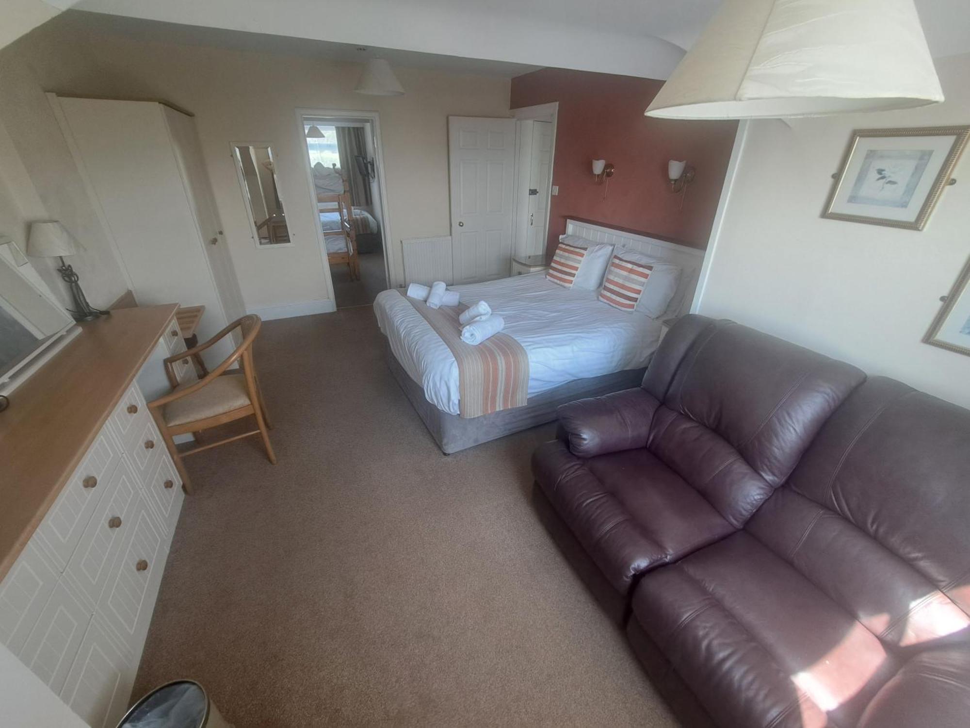 Lion Hotel & Studio Apartments Criccieth Εξωτερικό φωτογραφία